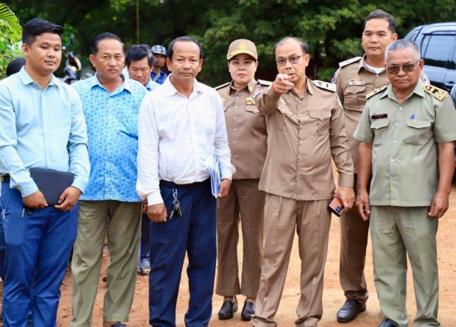 អជ្ញាធរខេត្តត្បូងឃ្មុំ ចុះត្រួតពិនិត្យការដ្ឋានសាងសង់ផ្លូវបេតុងអាមេ១ខ្សែ ប្រវែង៤២៨ម៉ែត្រ ជាគម្រោងមូលនិធិឃុំមេមត់ ស្រុកមេមត់