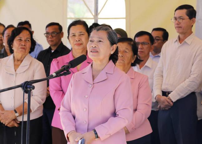 សម្តេច ម៉ែន សំអន បានអញ្ជើញ ជួបសំណេះសំណាល និងចែកអំណោយជូនដល់ជនភៀសសឹកព្រមទាំងក្រុមគ្រួសារវីរៈកងទ័ព និងវីរៈនគរបាល ចំនួន ៤៦៧គ្រួសារ នៅស្រុករមាសហែក